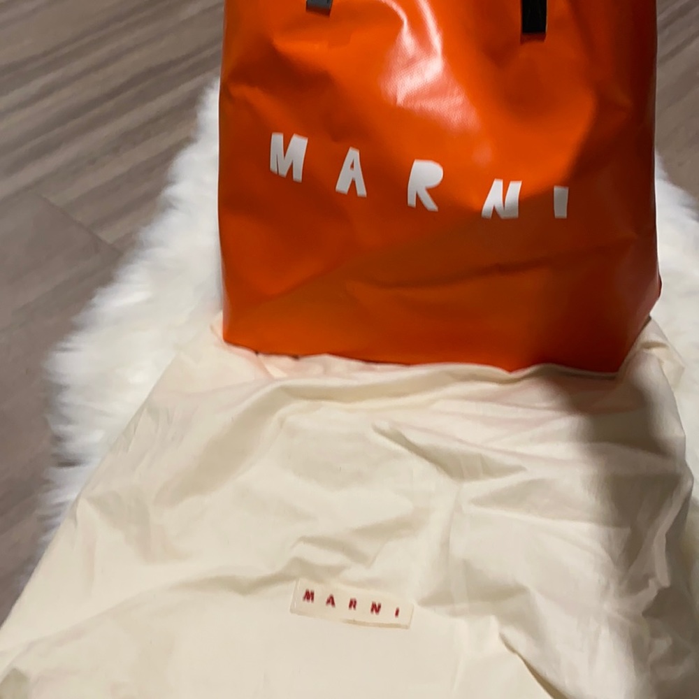 On the go tote